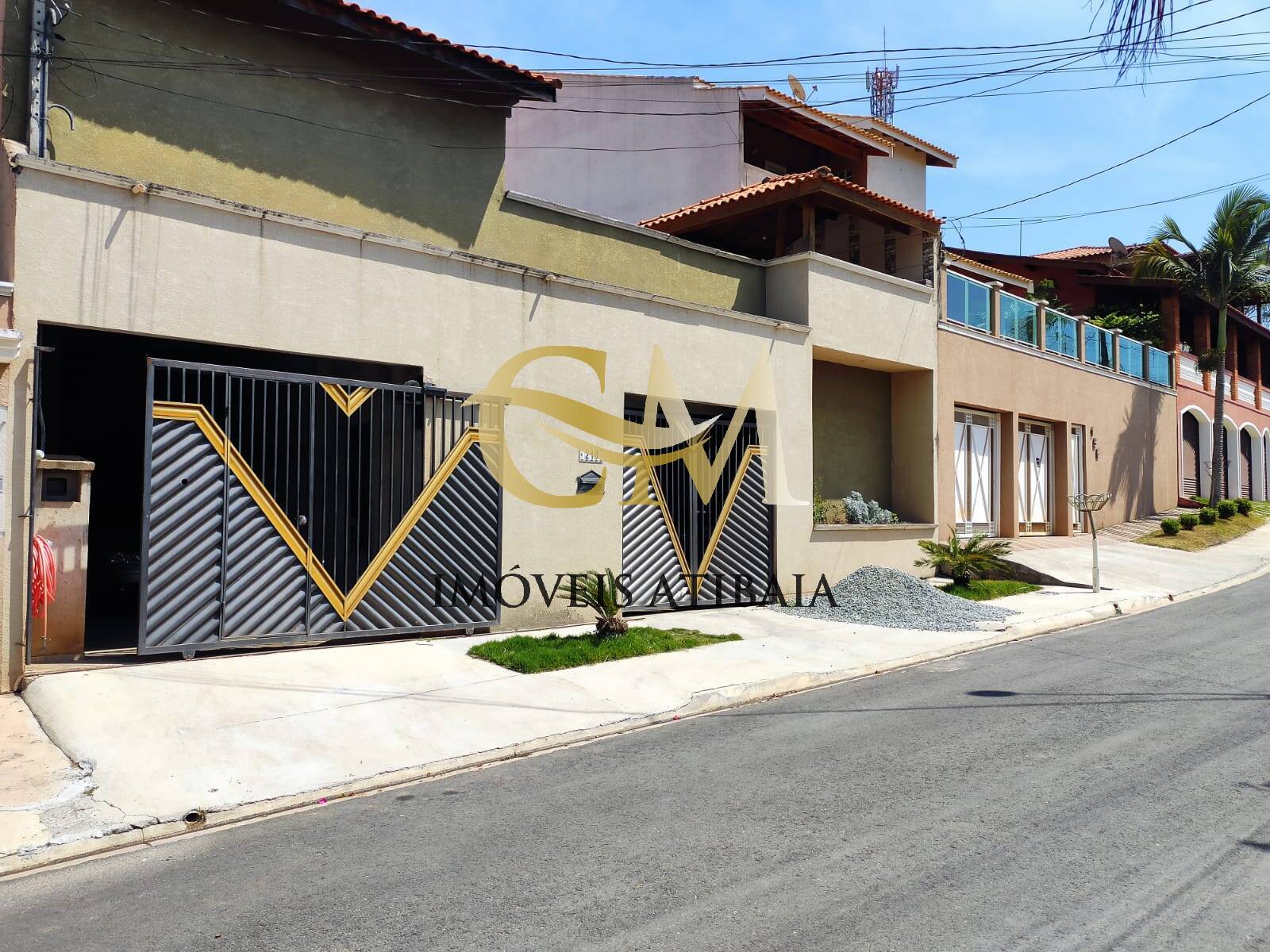 Casa de Condomínio à venda com 3 quartos, 300m² - Foto 1