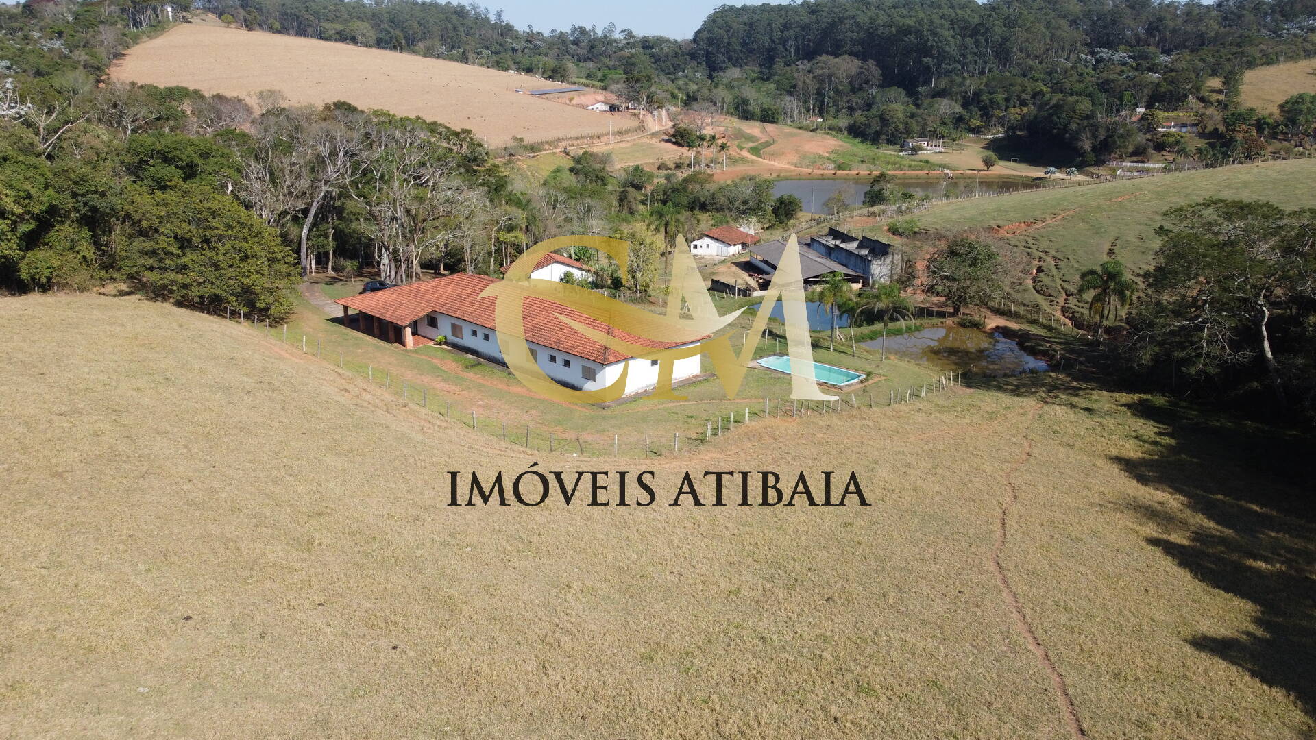 Fazenda à venda com 9 quartos, 1000m² - Foto 1