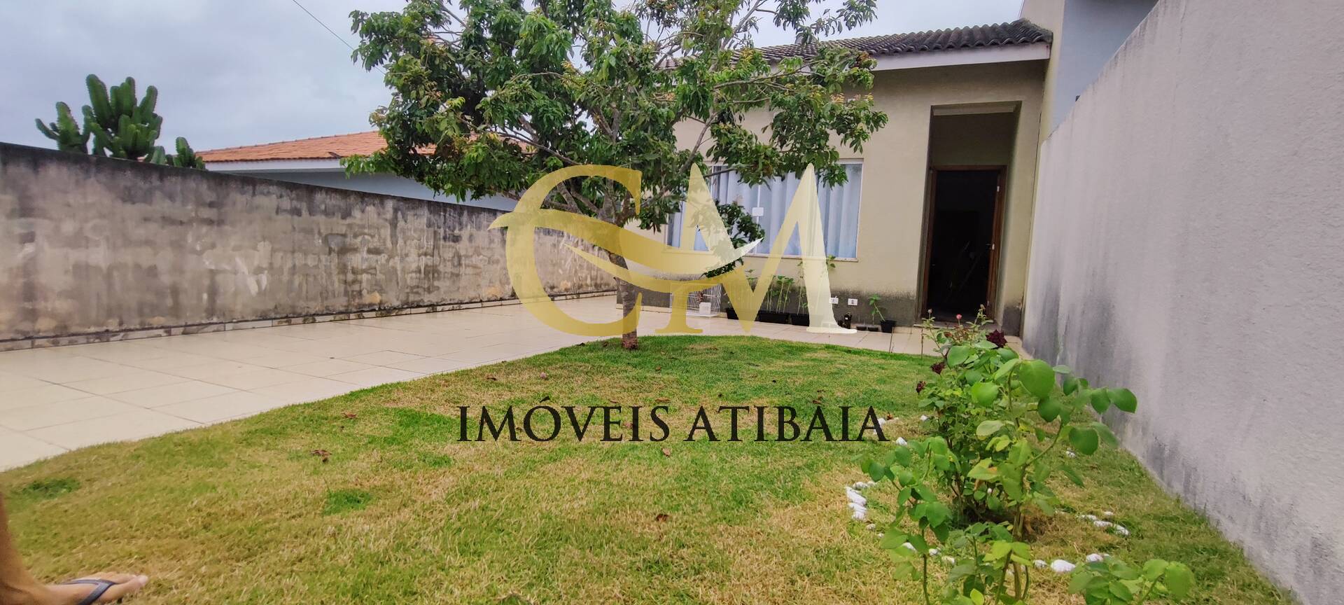 Casa à venda com 3 quartos, 117m² - Foto 1