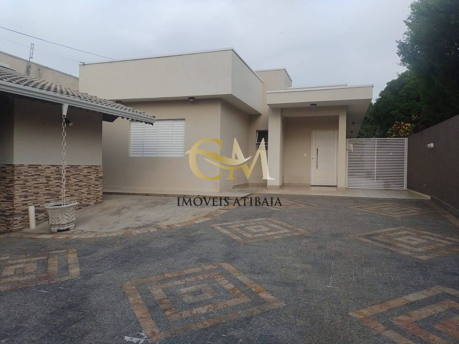 Casa à venda com 3 quartos, 197m² - Foto 1