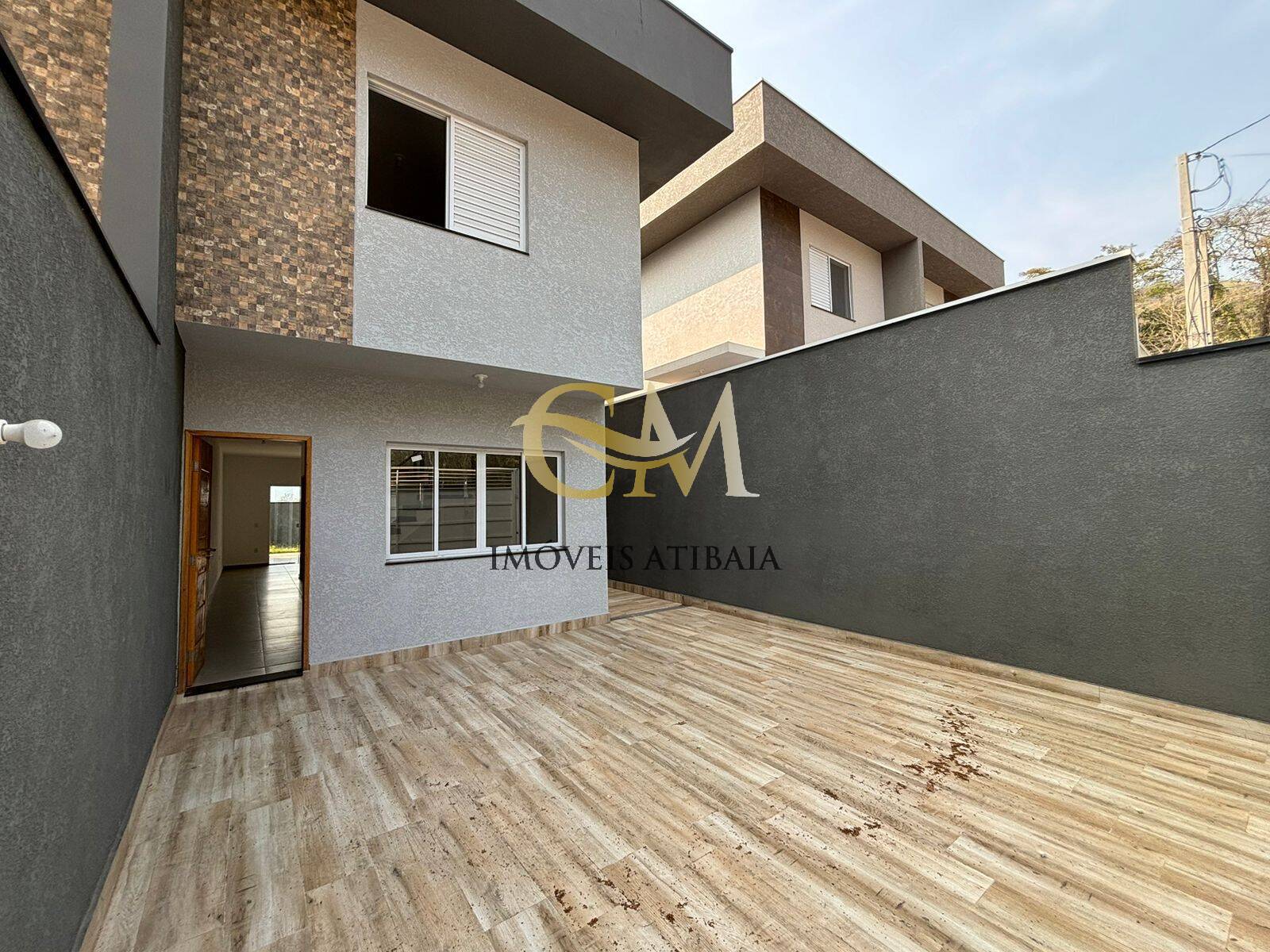 Casa à venda com 3 quartos, 120m² - Foto 1