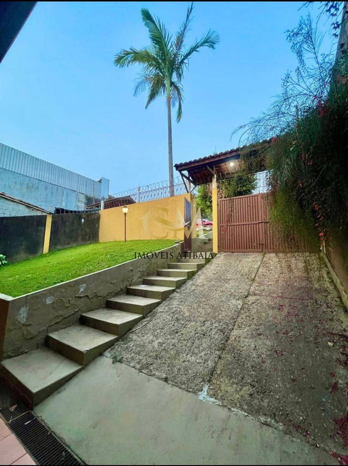 Casa à venda com 3 quartos, 350m² - Foto 2