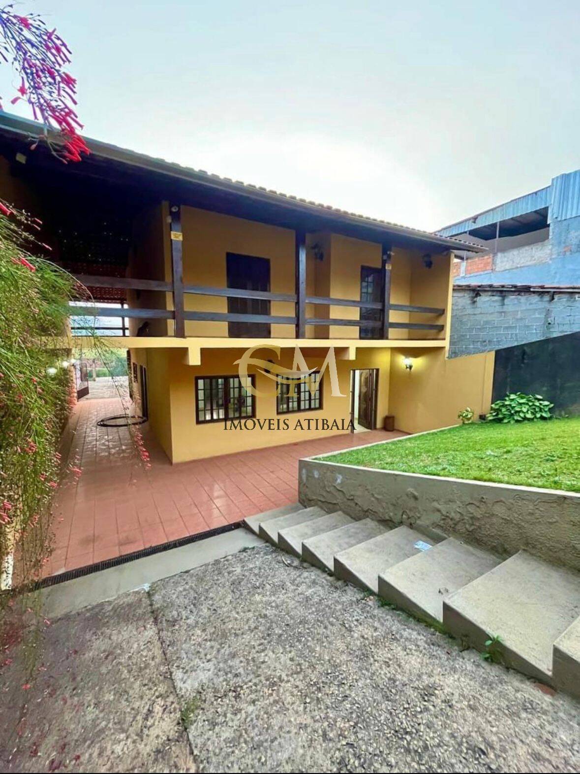 Casa à venda com 3 quartos, 350m² - Foto 1